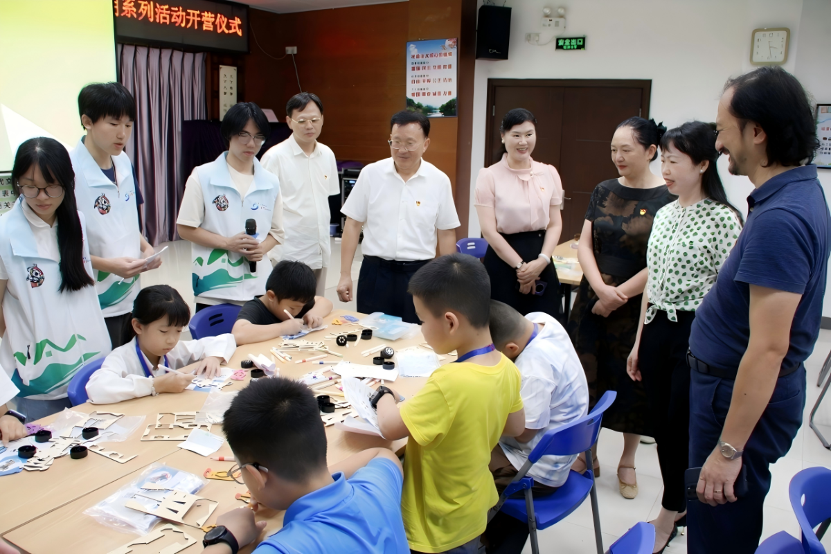 武电平书记慰问“百千万工程”突击队.png